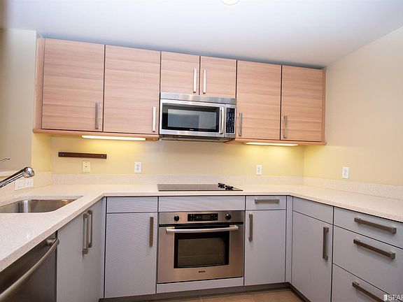 4th image of 555 4th St Unit 713