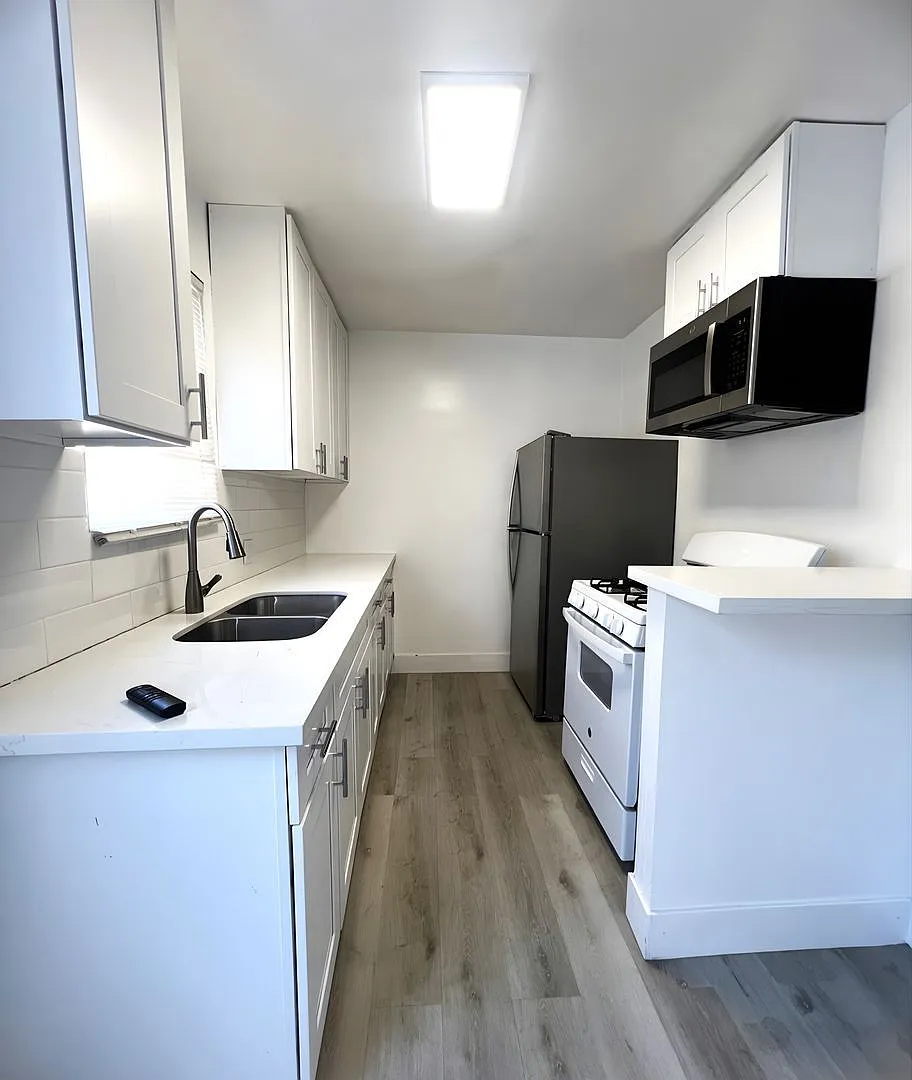1 bed, 1.0 bath, $2,195 — Photo 3