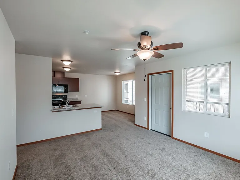 Oak Springs Apartments — Photo 12