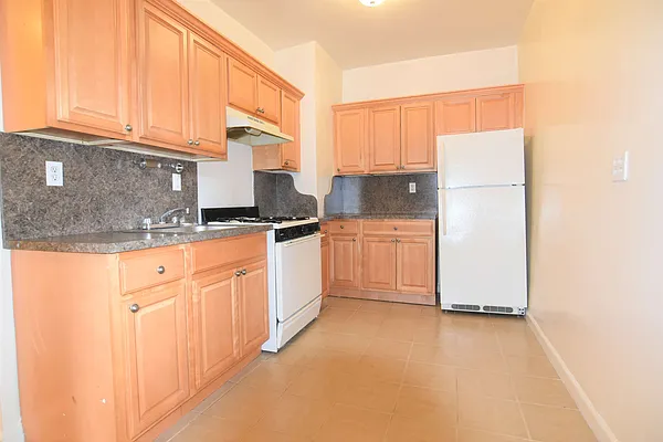 Rented by Zuz Realty | media 16