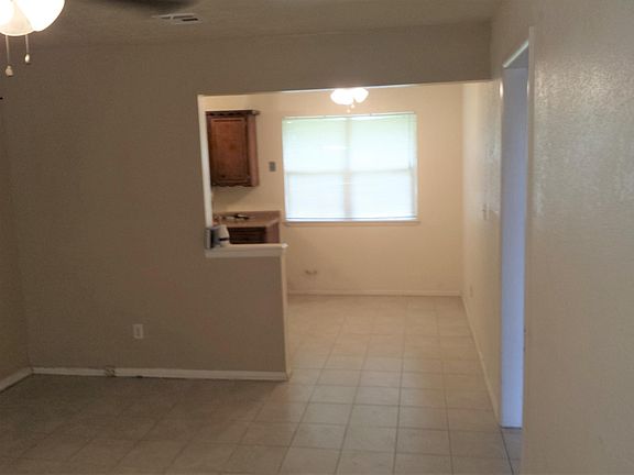 3rd image of 736 N Markwell Ave