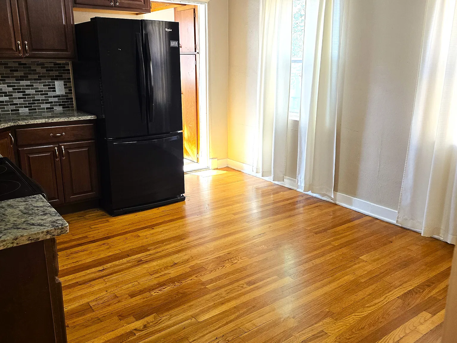 3 bed, 1.5 bath, 1600 sqft, $1,750 — Photo 4