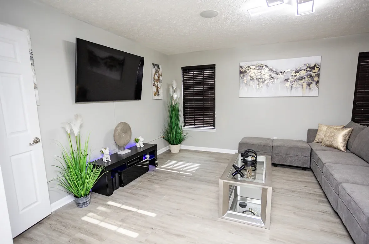 3731 Avalon Dr — Photo 2