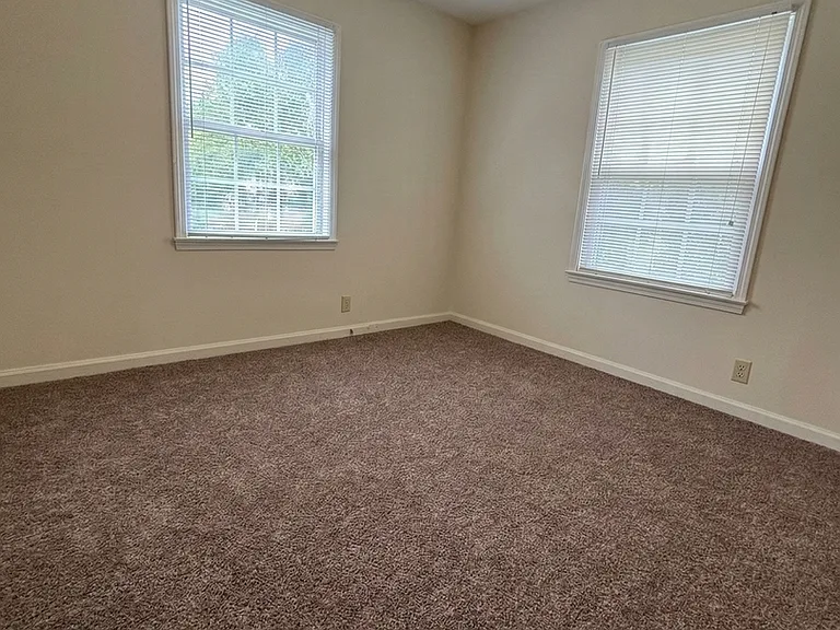 68 Monroe Ave — Photo 4