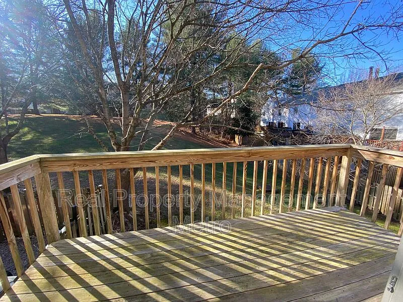 3 bed, 4.0 bath, 2160 sqft, $2,850 — Photo 3