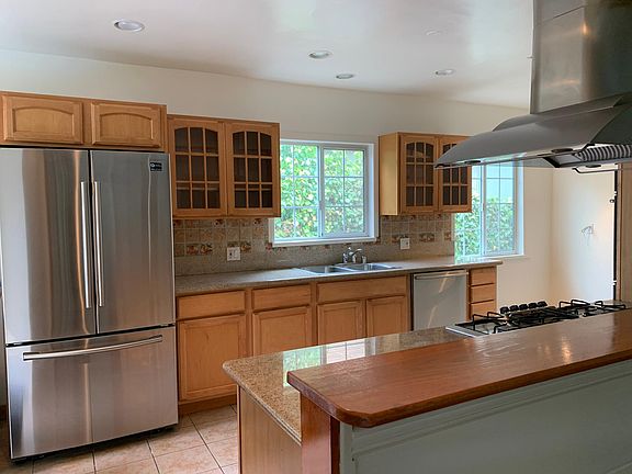 2nd image of 4727 Cahuenga Blvd