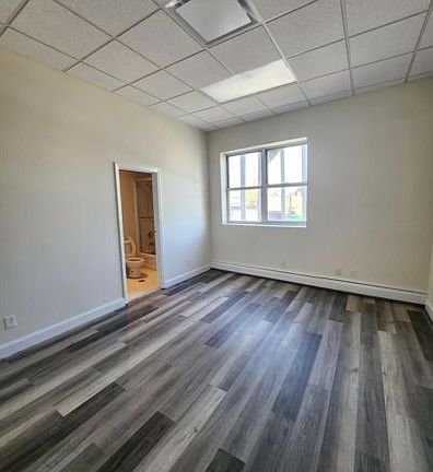 3rd image of 18816 Northern Blvd