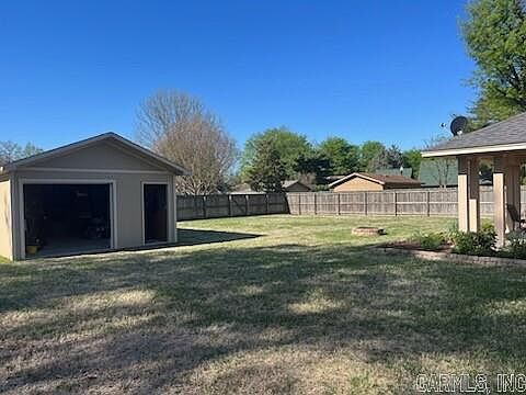 5th image of 1013 Putting Green Dr