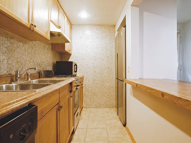 401 Dean St #GDN — Photo 8