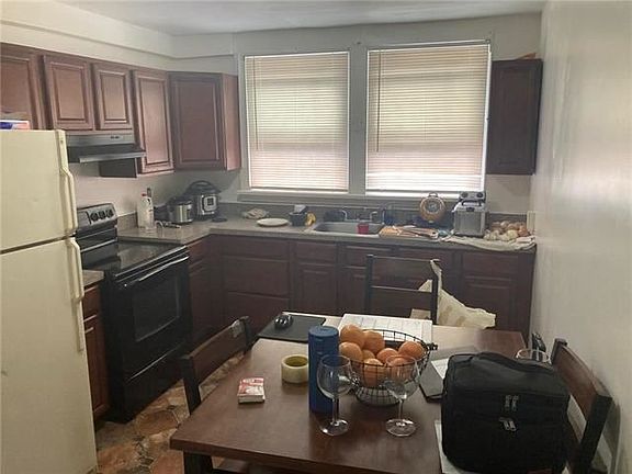 4th image of 2545 Broder St SW
