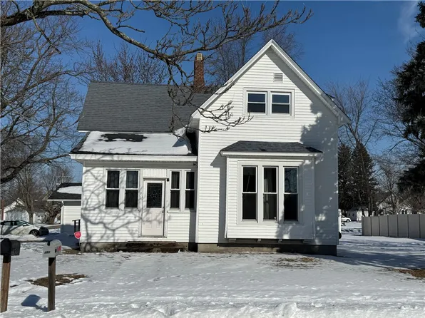 101 W Woodyard Ave, Ridge Farm, IL 61870