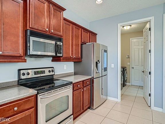 4th image of 3184 Oak Brook Ln