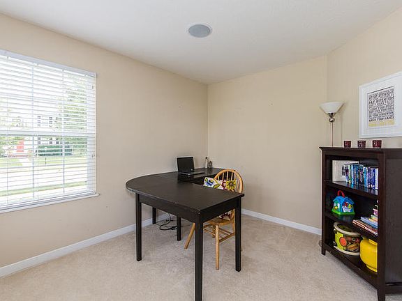 4th image of 484 Sunridge Dr