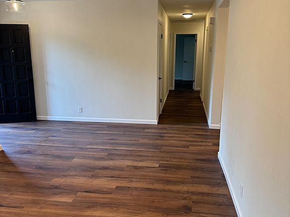 Front Sitting area // Hallway