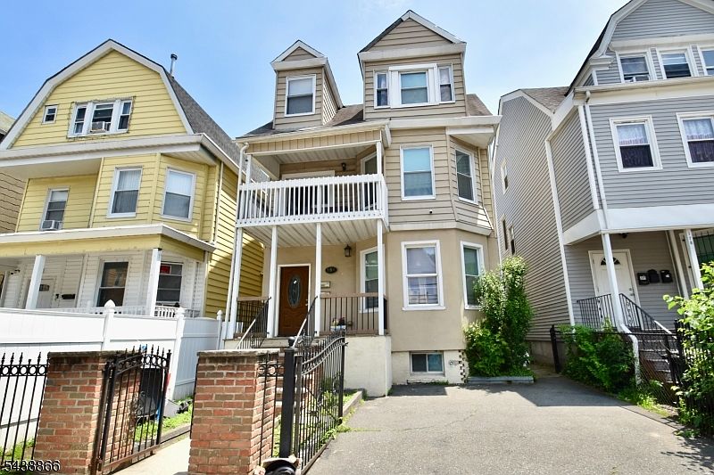 1st image of 180 N 16Th St