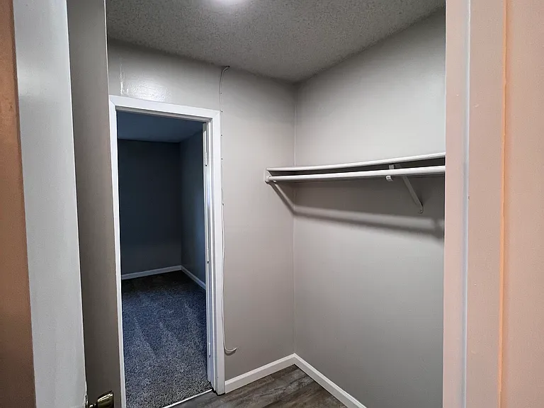 Bell Hollow Apartments — Photo 16