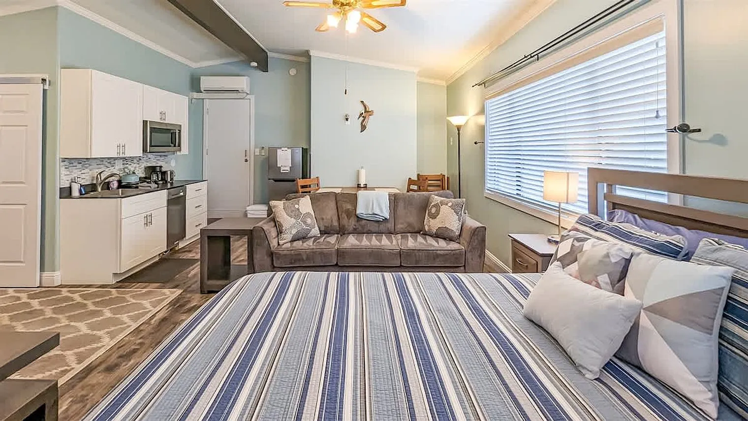 Studio, 1.0 bath, 290 sqft, $3,300 — Photo 1