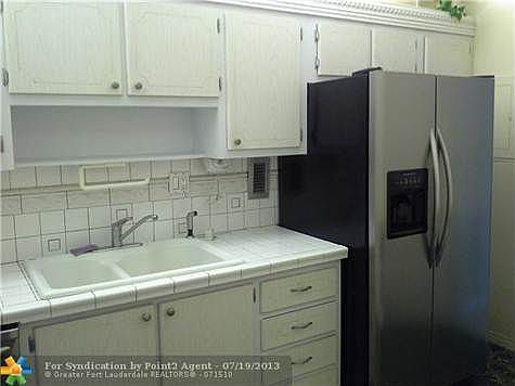 4th image of 4250 Galt Ocean Dr APT 15J