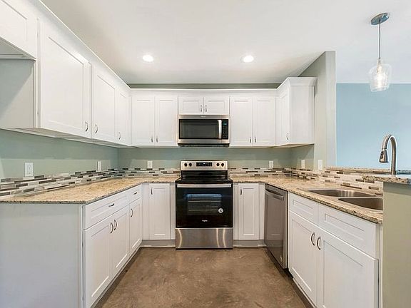 3rd image of 1612 Dehart Dr #B