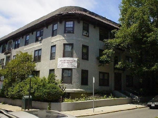 2nd image of 55 Gordon St #2