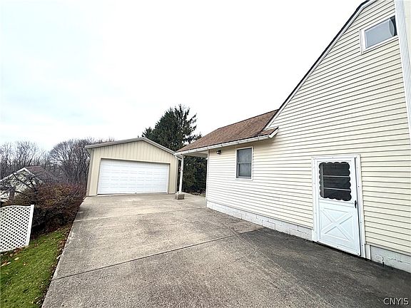 2nd image of 25 Grant St