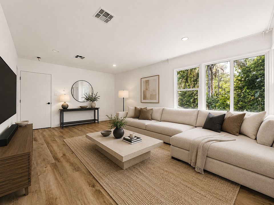 Living room - 2nd floor