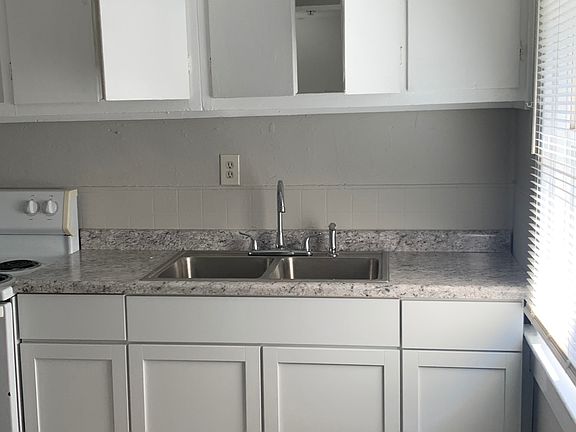 4th image of 815 Dawson St #2