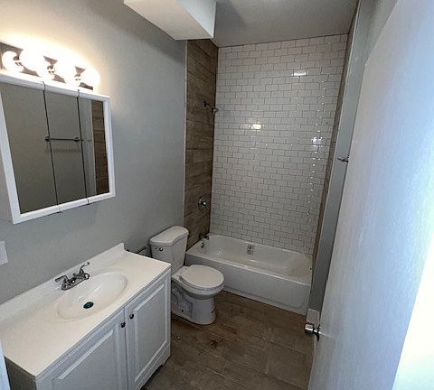 5th image of 5722 S King Dr Floor 2