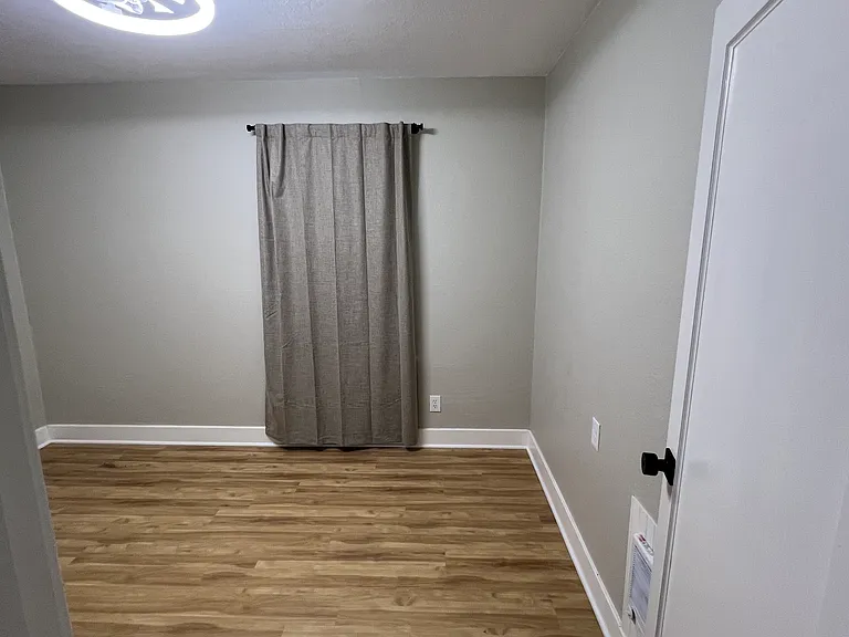 1013 S 5th Ave — Photo 6