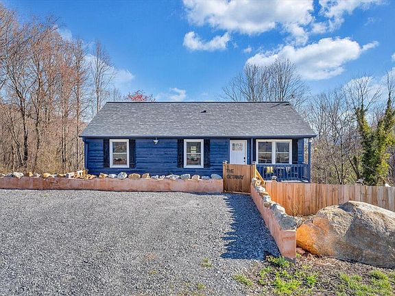 2nd image of 1039 Fosters Knob Rd