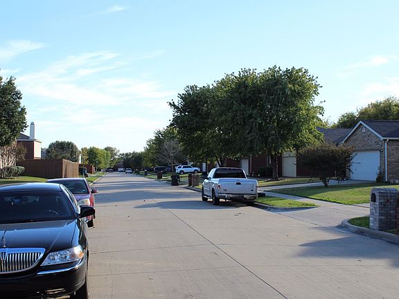 5th image of 2500 Dogwood Dr