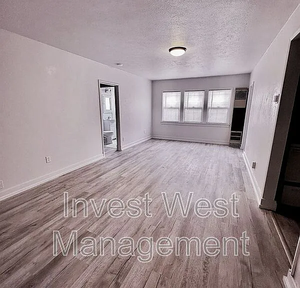615 NE 6th Ave #10 — Photo 14