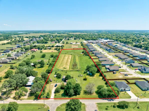 305 Swaha Dr, Tioga, TX 76271