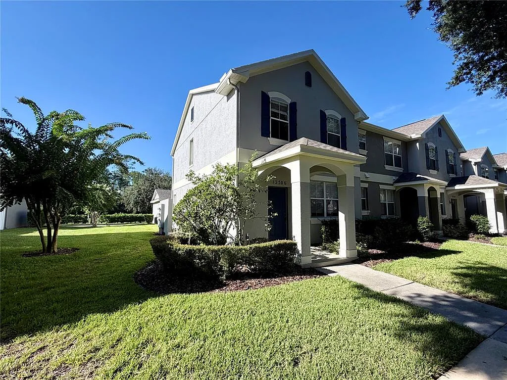 3 bed, 2.5 bath, 1429 sqft, $2,475 — Photo 2