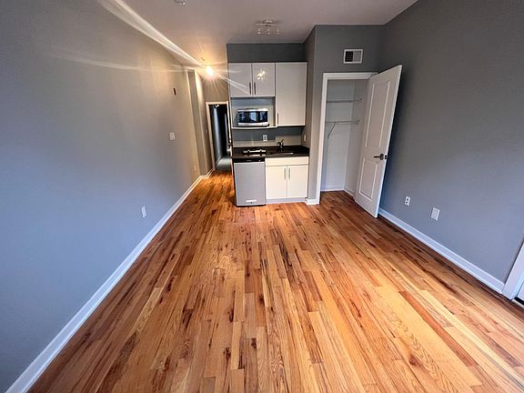 4th image of 537 N Budd St #3C
