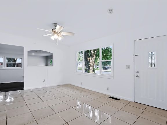 4th image of 4001 Kalmar Dr
