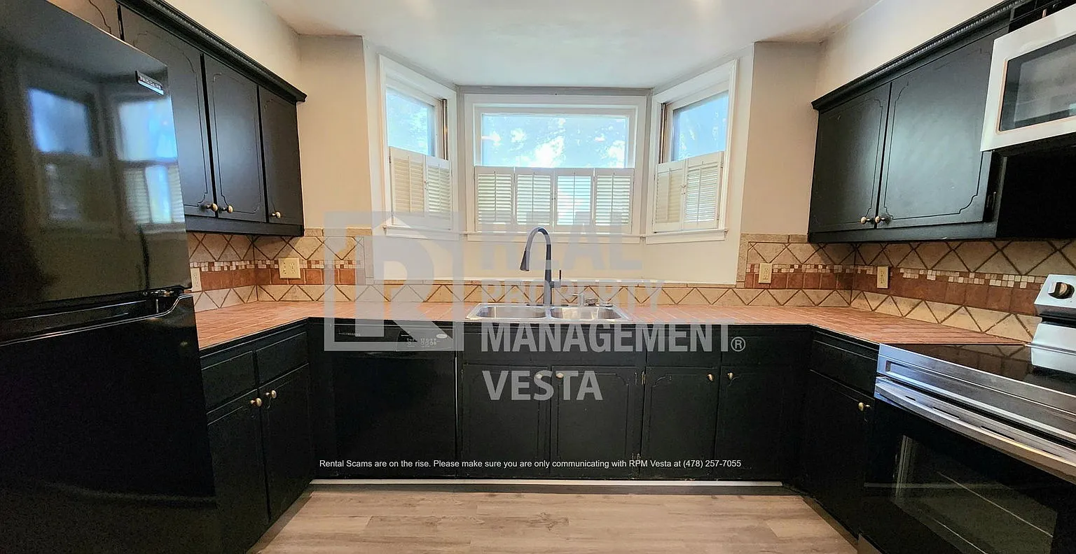 3 bed, 3.0 bath, 1592 sqft, $1,500 — Photo 4