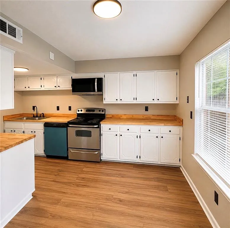 3 bed, 2.0 bath, 1440 sqft, $1,750 — Photo 4