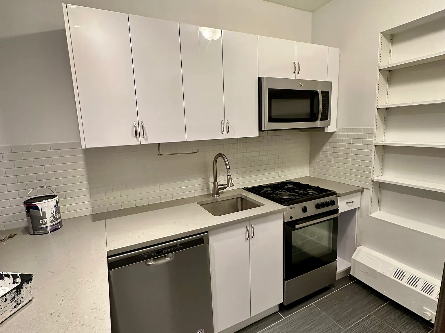 220 Avenue A — Photo 1