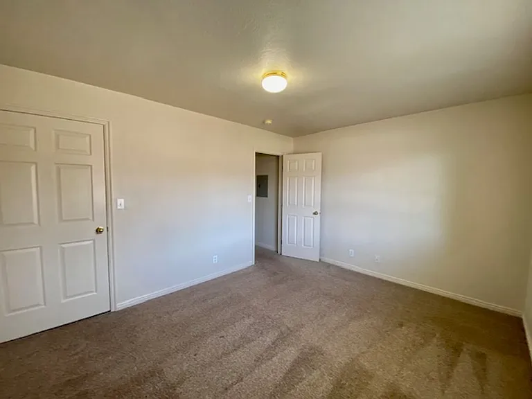 180 E 100 N — Photo 12