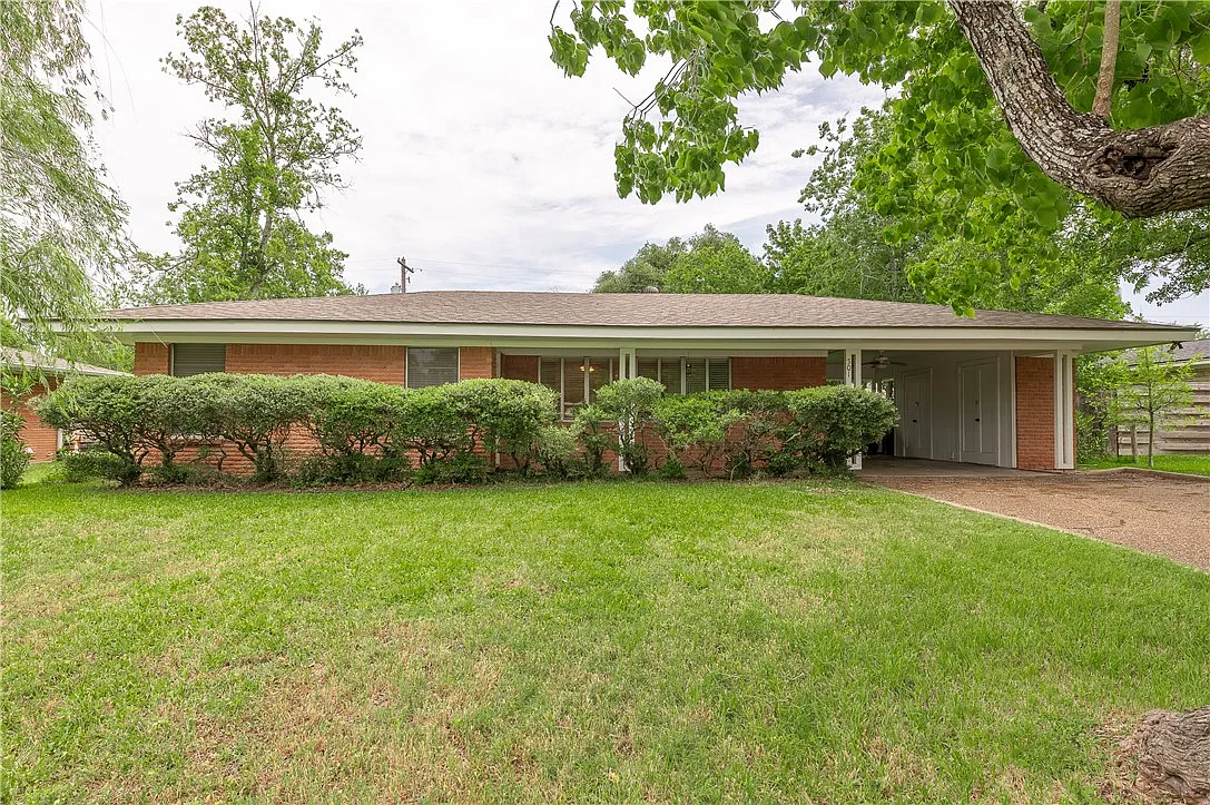 3 bed, 1424 sqft, $2,100 — Photo 2