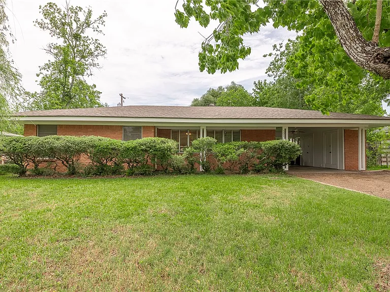 501 Helena St — Photo 2