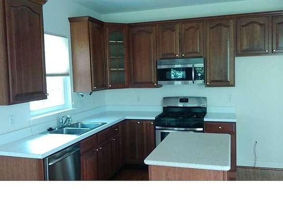 4th image of 2 Forest Gate Ln