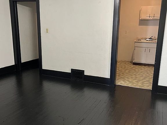 3rd image of 1413 Wellesley Ave #1415