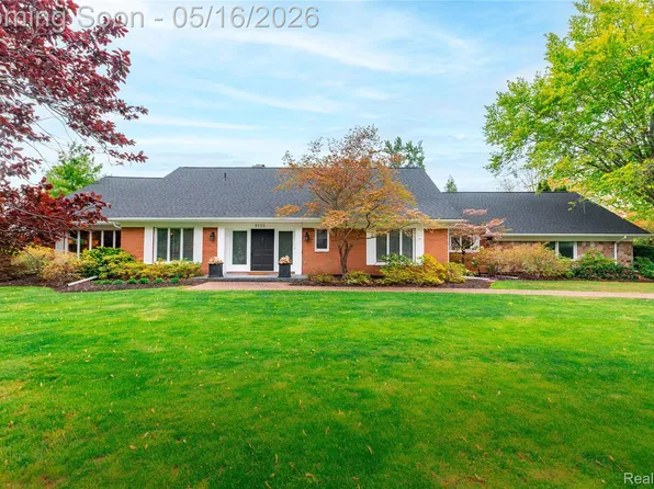 9555 Island Dr, Grosse Ile, MI 48138