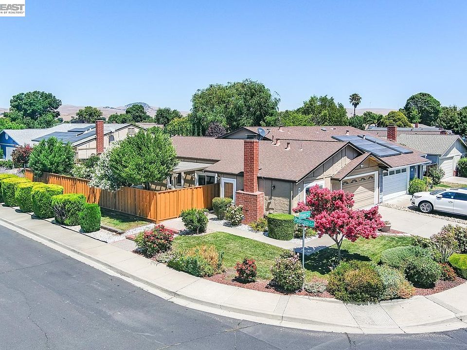 1st image of 4106 Pinon Way