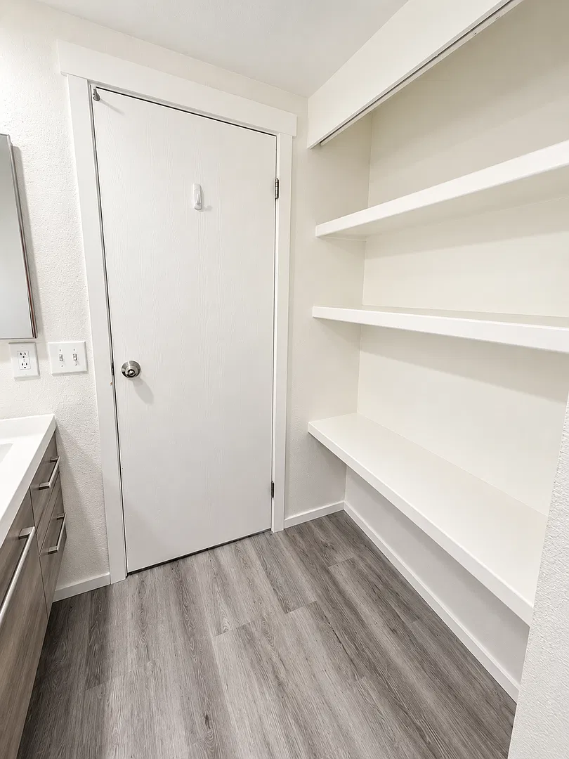 *Spacious 2BR/1.5BA Condo In-Unit Laundry, 2 Parking Spaces & Pool* — Photo 3