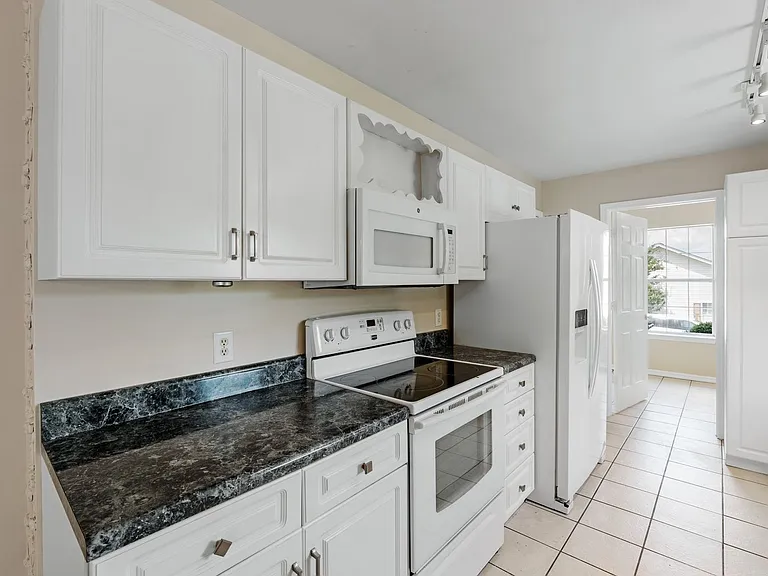 124 Cornelson Dr — Photo 15