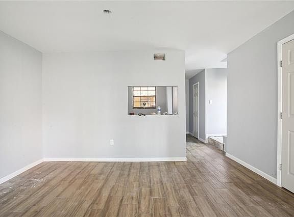 5th image of 28 Brandon Hall Dr APT B