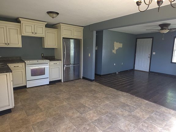 3rd image of 668 Cook St